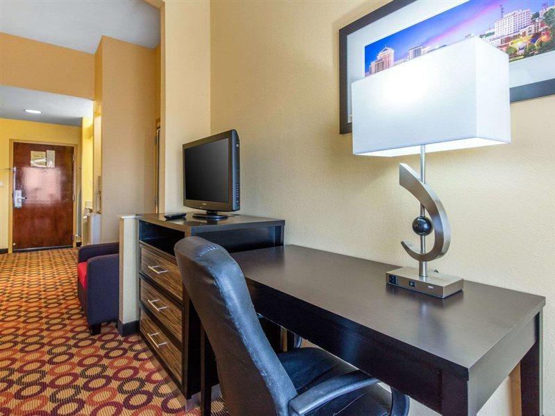 Quality Inn & Suites Montgomery East Carmichael Rd Экстерьер фото