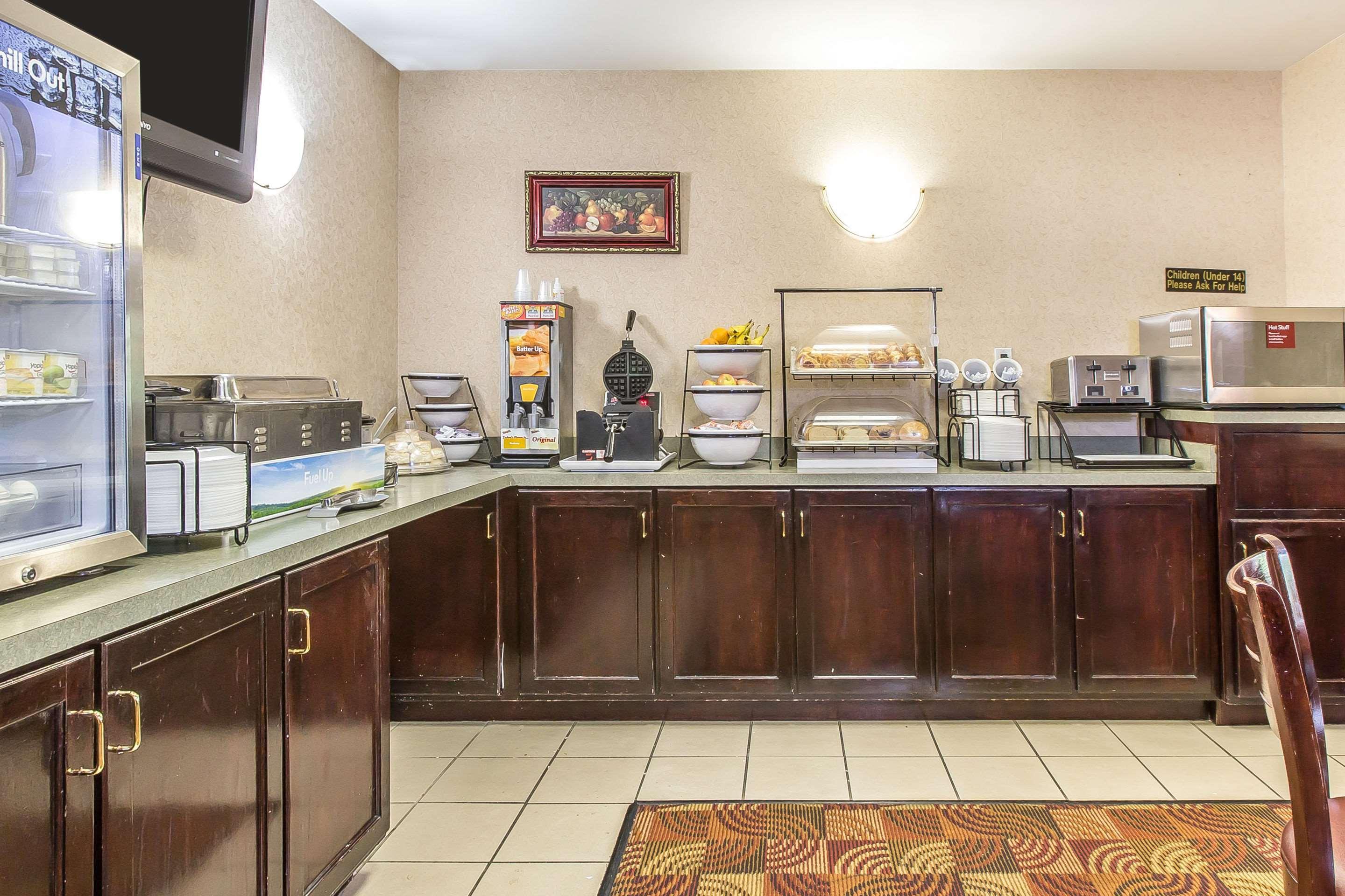 Quality Inn & Suites Montgomery East Carmichael Rd Экстерьер фото