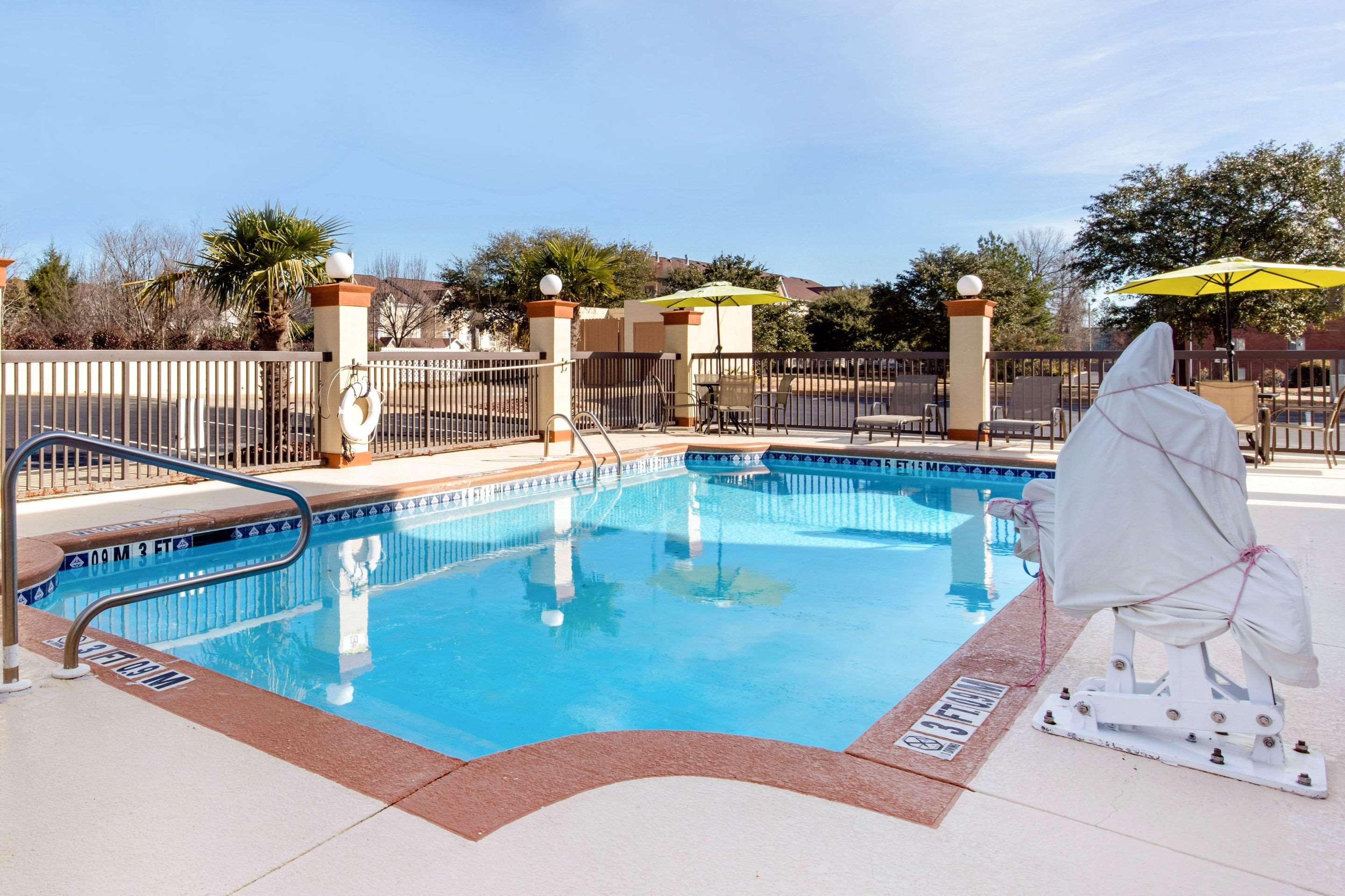 Quality Inn & Suites Montgomery East Carmichael Rd Экстерьер фото