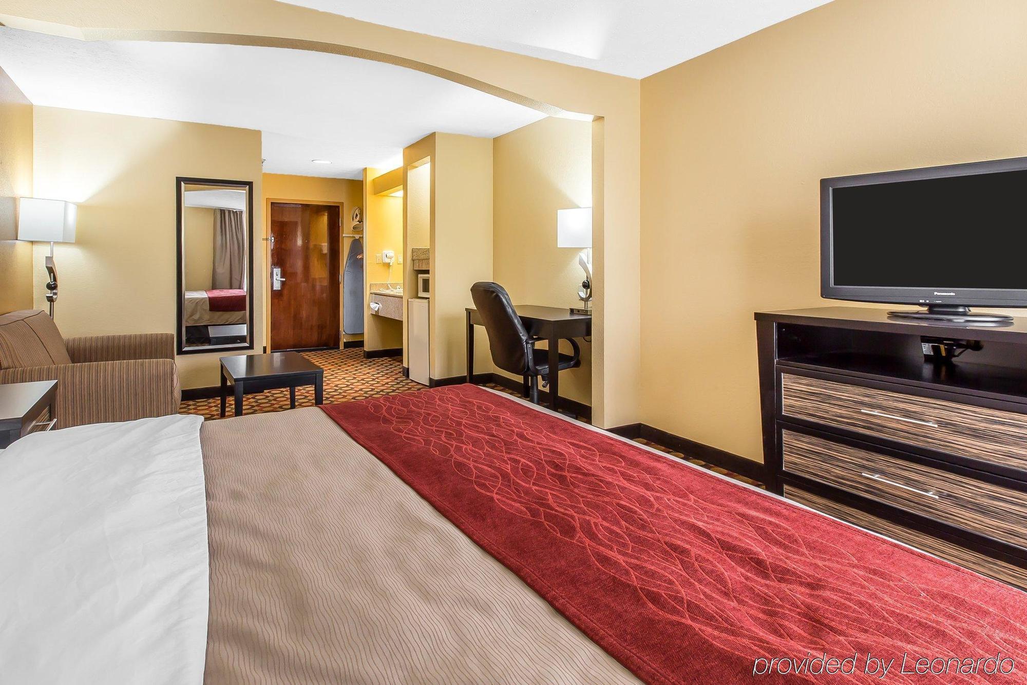 Quality Inn & Suites Montgomery East Carmichael Rd Экстерьер фото