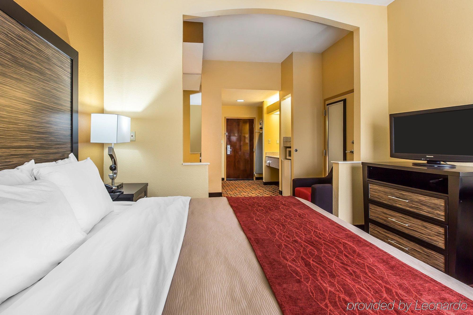 Quality Inn & Suites Montgomery East Carmichael Rd Экстерьер фото